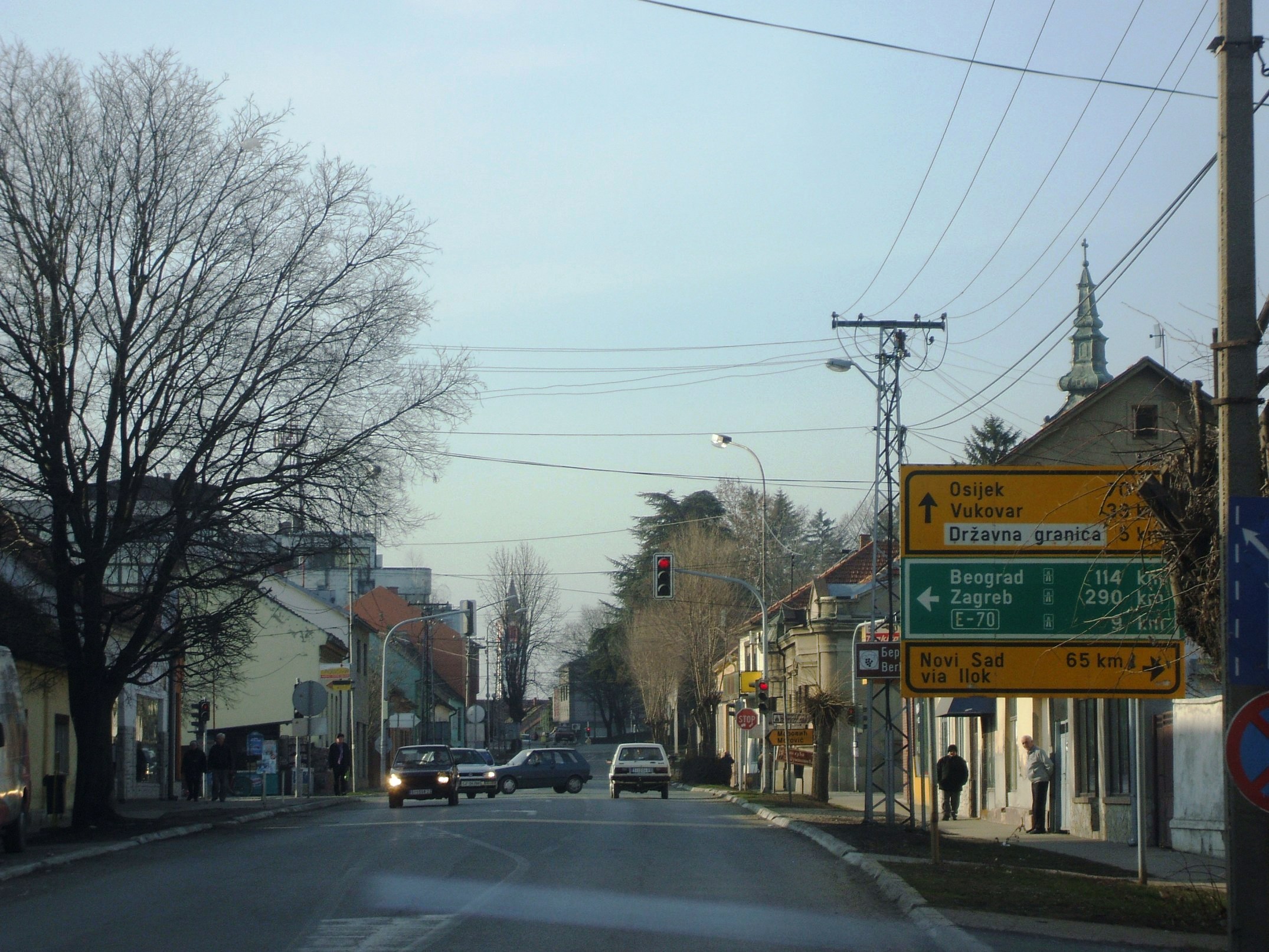 Čeština: Hlavní ulice ve městě Šid, Srbsko